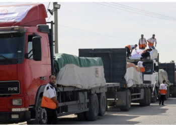Kamionët e ndihmave fillojnë të hyjnë në Gaza