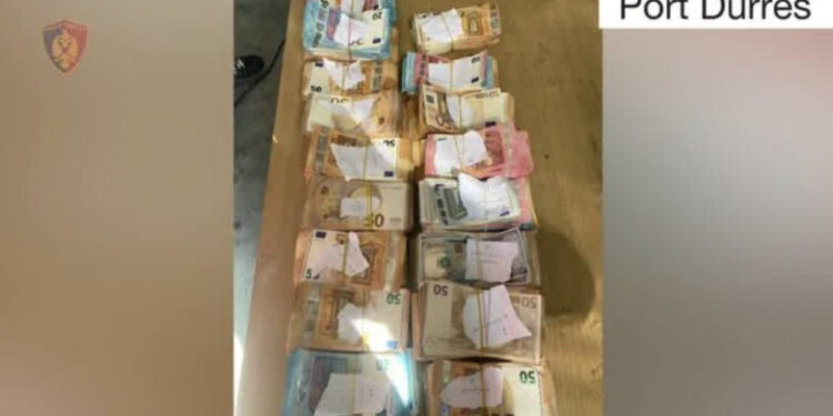 Sekuestrohen mbi 170 mijë euro në portin e Durrësit, arrestohen 2 persona