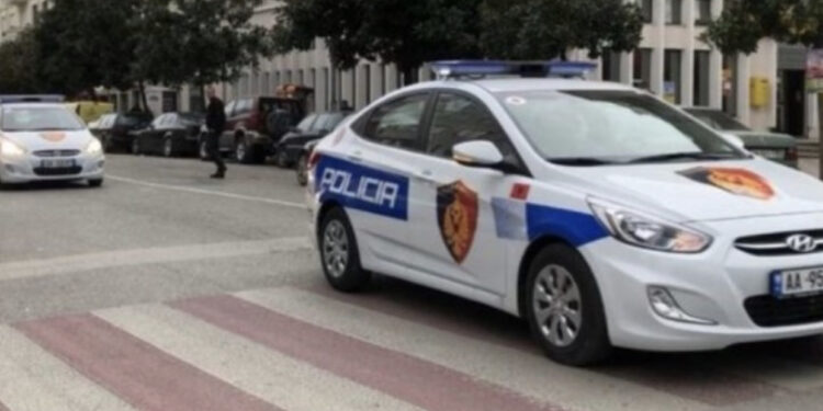 Aksident i trefishtë në Kavajë