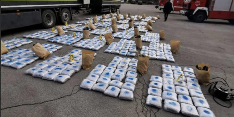 Me 782 kg marijuanë nga Shqipëria, Europol arreston 6 serbë