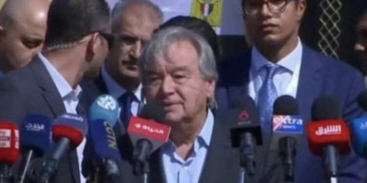 Shefi i OKB-së mbërrin në vendkalimin Rafah të Egjiptit: Kamionët me ndihma ndryshimi midis jetës dhe vdekjes