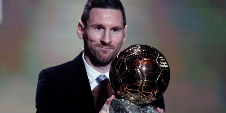 Arritje historike, rekorde – Messi e merr në duar Topin e Artë për herë të tetë në karrierë