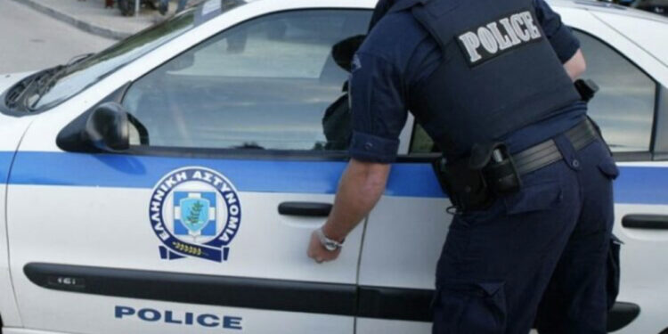 FOTO/ Këngëtari shqiptar arrestohet në Greqi