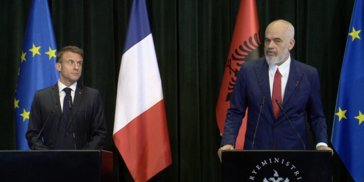 Lufta në Izrael/ Macron nga Tirana: Duhet angazhim i ri për një proces paqeje