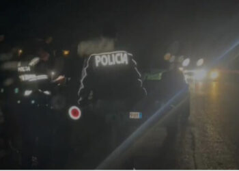 Makina përplas këmbësorin në mes të autostradës, niset drejt spitalit