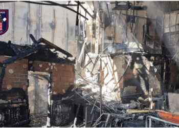 Vdiqën 13 persona, klubi i natës u shkrumbua nga zjarri, duhej të mbyllej në 2022