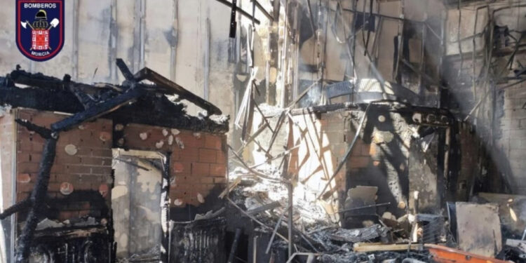 Vdiqën 13 persona, klubi i natës u shkrumbua nga zjarri, duhej të mbyllej në 2022