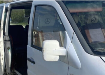 “Ishte zënë me burrin”! Gruaja u hodh nga furgoni, shoqja: Këtë mëngjes donte që…