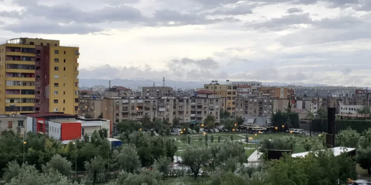 Shi dhe vranësira, ja cilat zona do të freskohen ditën e sotme