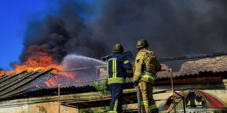 Rusia sulmon Khersonin, dhjetëra të plagosur, mes tyre nëna me foshnjën