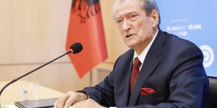 LIVE-Gjykata e detyroi të paraqitet, Berisha i prerë: Unë nuk shkoj!