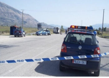 E rëndë në Peqin! Gruaja hidhet nga furgoni dhe vdes në vend