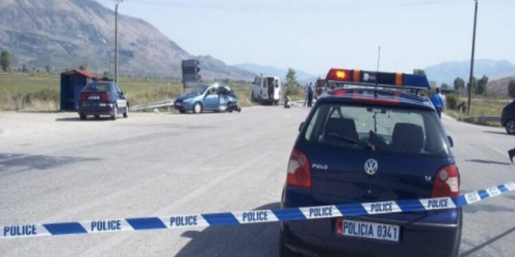 E rëndë në Peqin! Gruaja hidhet nga furgoni dhe vdes në vend