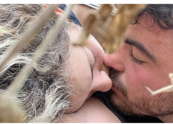 Puthje mes plumbash, çifti shkrep kujtimin për familjarët: Jemi dashur deri në fund!