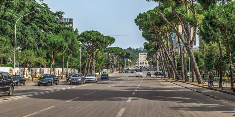 “Nuk pipëtin as miza”! Lista me rrugët që do të bllokohen në Tiranë