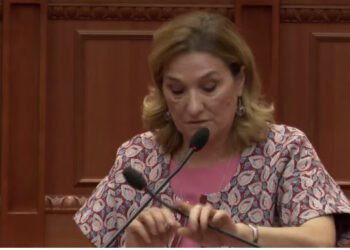 LIVE-Flutura Açka thumbon Berishën, Bashën dhe Bardhin: PD sot ka dy “B” të tërbuar dhe një “B” të vaksinuar