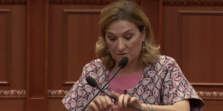 LIVE-Flutura Açka thumbon Berishën, Bashën dhe Bardhin: PD sot ka dy “B” të tërbuar dhe një “B” të vaksinuar