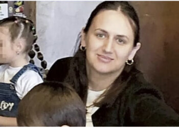 FOTO/ Kjo është gruaja që burri e mbyti me duar! “I lashë fëmijët rrugëve”