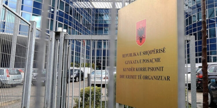 Rryshfet për leje ndërtimi, gjykata dënon 4 zyrtarët e Bashkisë Dimal
