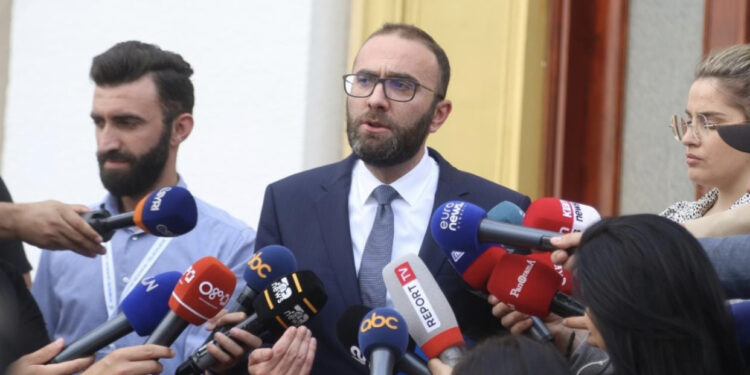 Opozita bllokoi Kuvendin/ Bardhi: Beqja në hetim nga SPAK-u, Rama e çoi para Macronit