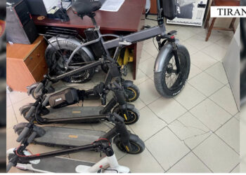 Arrestohen hajdutët e skuterave në Tiranë