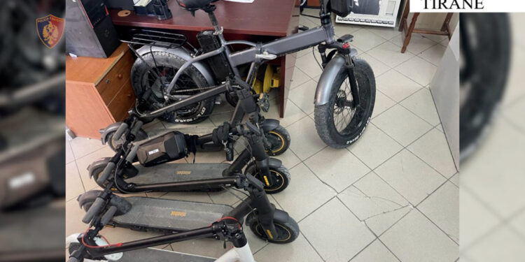 Arrestohen hajdutët e skuterave në Tiranë