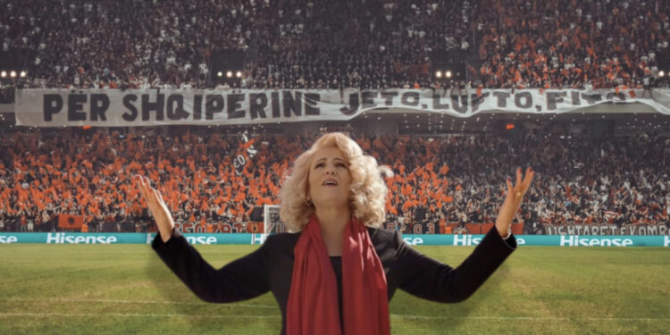 “Mora fjalë”, Shkurte Fejza këndon sonte në “Air Albania” një zëri me tifozët