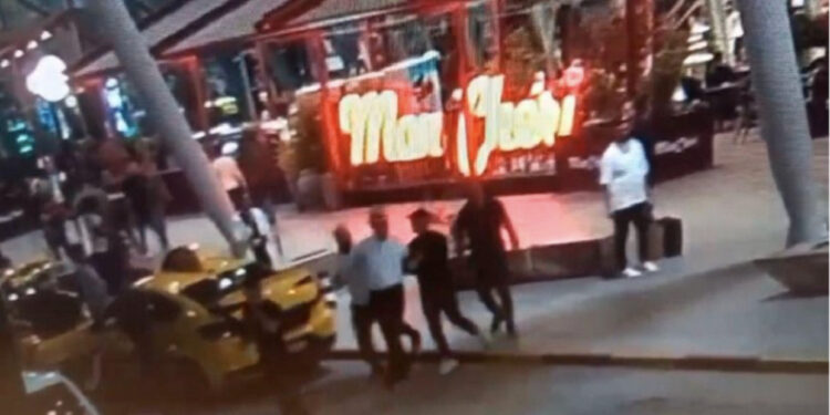 Me kapele po priste avionin! Momenti kur tre agjentë i hedhin prangat Malltezit