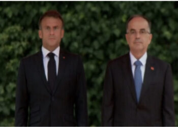 Begaj pret me ceremoni shtetërore Macron-in