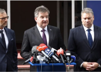 5 diplomatë në zyrën e Kurtit, Lajçak: I dorëzuam draftin, sa më shpejt Asociacioni