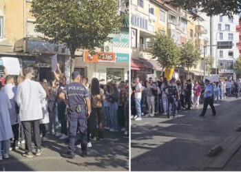 Studentët e Mjekësisë nuk dorëzohen, protestë para Ministrisë së Arsimit