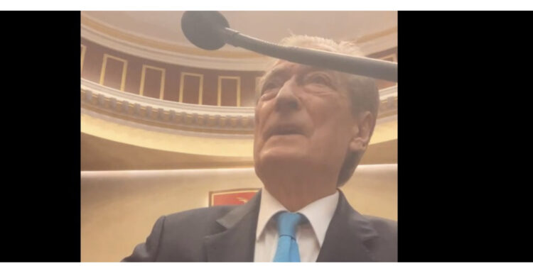 Nikolla ndërpret parlamentin, Berisha futet LIVE në Facebook: Nuk tërhiqemi!