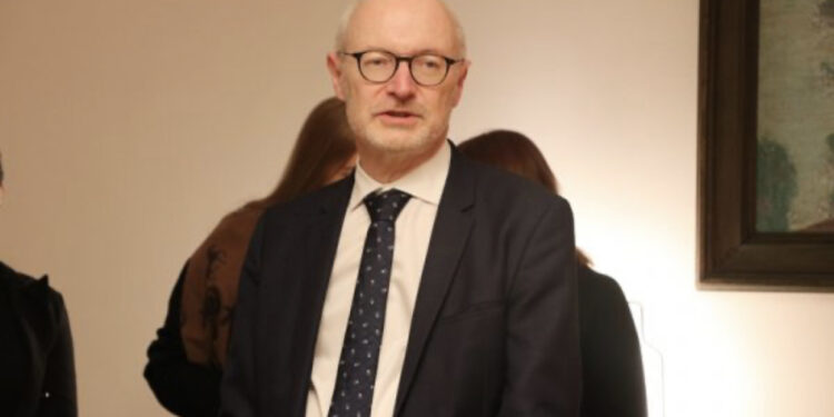 Deklarata e Macron, Ambasadori francez: Mesazh politik, s’ka vendim që vë në pikëpyetje vizat