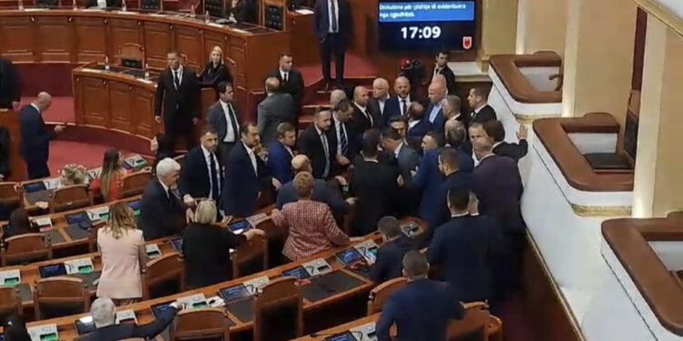 Pas dy seancave të dështuara, Kuvendi mblidhet prapë sot, çfarë pritet të ndodhë