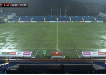 Stuhi e fortë ere dhe shiu, ndërpritet ndeshja mes Malit të Zi dhe Shqipërisë