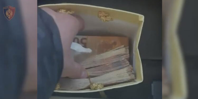 “Na ka dërguar një person publik”, dy të rinj nga Elbasani tentojnë të zhvatin biznesmenin, sekuestrohen mijëra euro