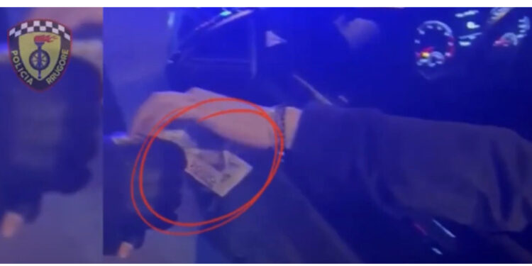 Ndalohet shoferi i dehur në Tiranë, tenton të korruptojë policët me para