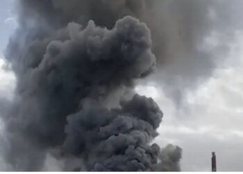 Situata në Elbasan drejt përkeqësimit, ndodh një tjetër shpërthim, rrezikohen zjarrfikësit dhe punonjësit e firmës