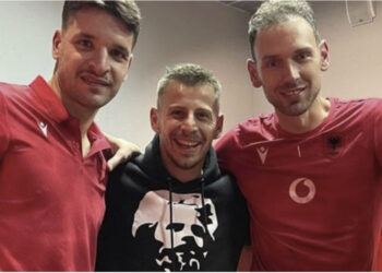 Ramadani festoi me bluzën me Adem Jasharin, inatosen serbët: Ky është skandal