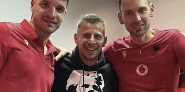 Ramadani festoi me bluzën me Adem Jasharin, inatosen serbët: Ky është skandal