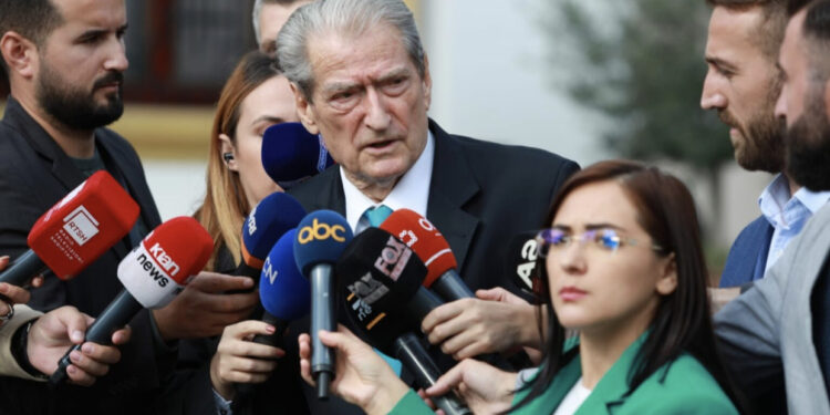 “Deputetët si “Tarzani”! Berisha: SPAK-u nuk më ka njoftuar për t’u paraqitur