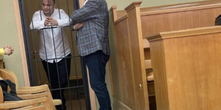 “Dua të largohem”! Debate të forta në sallë, shtyhet gjyqi për Laert Haxhiun