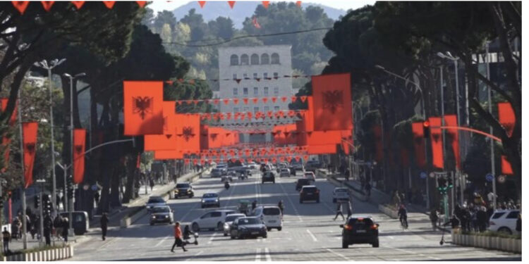 Harrohet tradita, shqiptarët jashtë trojeve për festat e nëntorit, kërcejnë biletat e avionëve