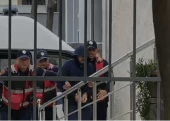 I dyshuar për vrasjen e Shkëlzen Kastratit, Elmir Tufa në Gjykatën e Fierit për masën e sigurisë