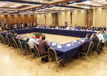 Zbardhen diskutimet në mbledhjen e dyer të mbyllura, Bardhi – deputetëve: Nuk mund të lejojmë mazhorancën të na poshtërojë