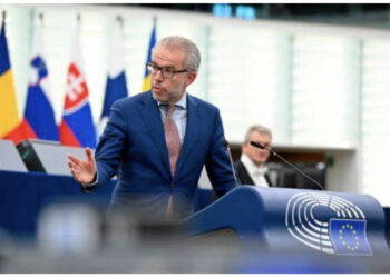 ​Eurodeputeti holandez: SHBA dhe BE duhet t’i vendosin një kufi Serbisë