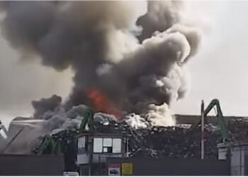 Vijojnë flakët në ‘Kurum’, shtatë mjet zjarrfikëse dhe dy autobote në vendngjarje