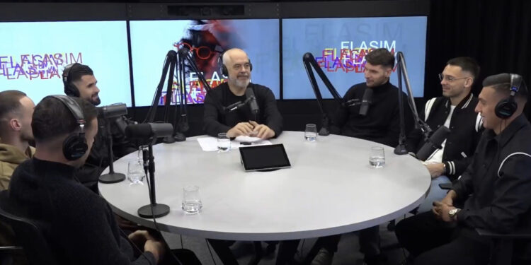 VIDEO/ “Po si ore nuk na bëre një gol”! Rama mes yjeve të kombëtares, batuta dhe ngacmime