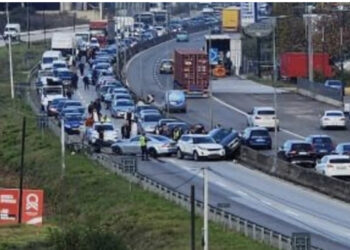 VIDEO/ Aksidenti i frikshëm në autostradën Tiranë-Durrës, përplasen 3 makina luksoze