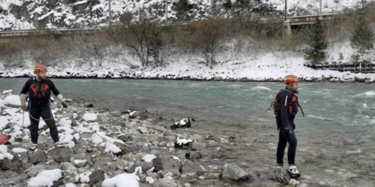 U hodh në lumë për t’i shpëtuar policisë, vdes 20-vjecari shqiptar në Austri